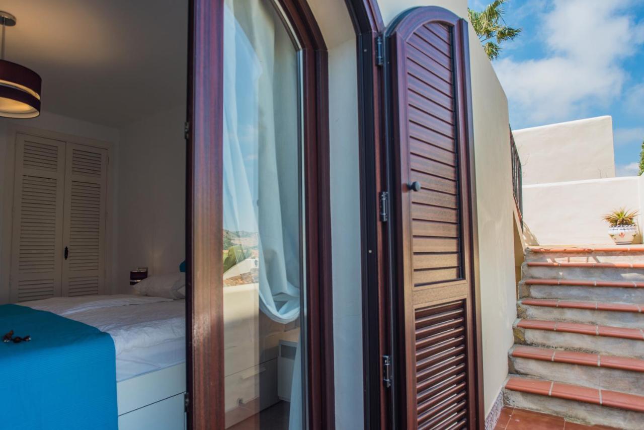 Villa Mediterránea: Spacious Luxury With Sea Views Atamaria