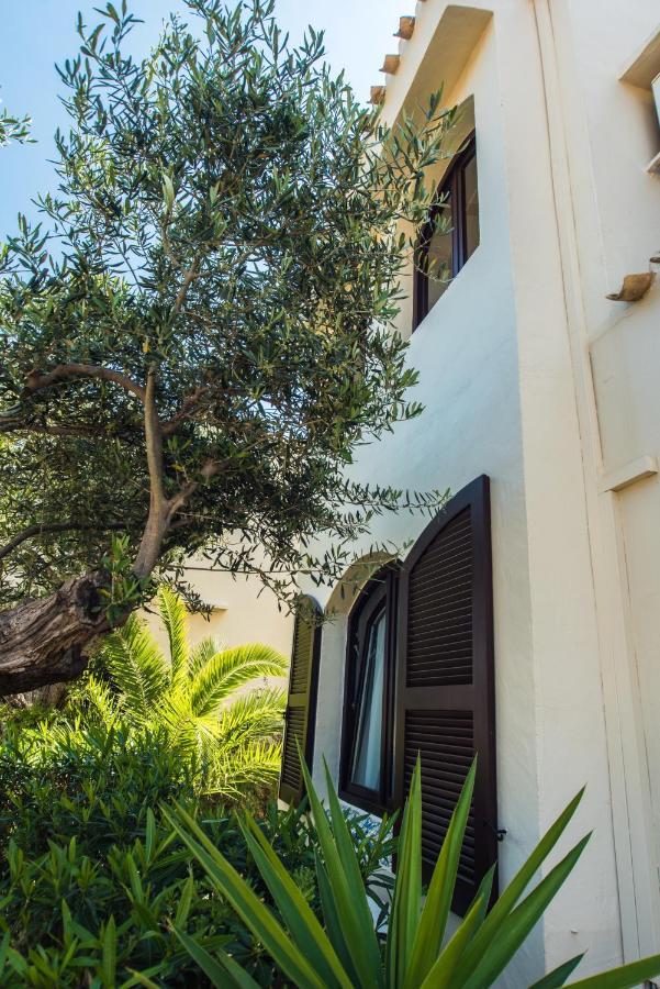 Villa Mediterránea: Spacious Luxury With Sea Views Atamaria