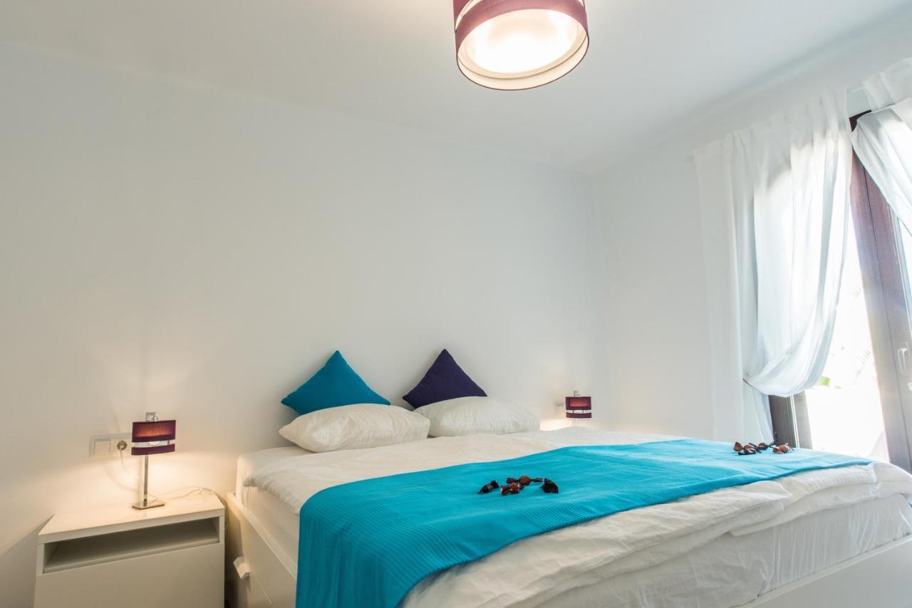 Villa Mediterránea: Spacious Luxury With Sea Views Atamaria