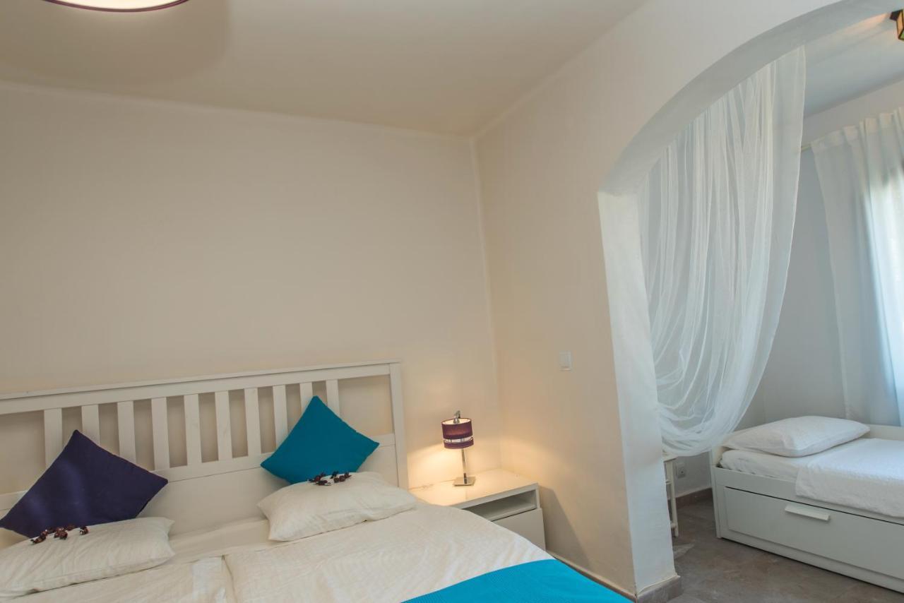 Villa Mediterránea: Spacious Luxury With Sea Views Atamaria