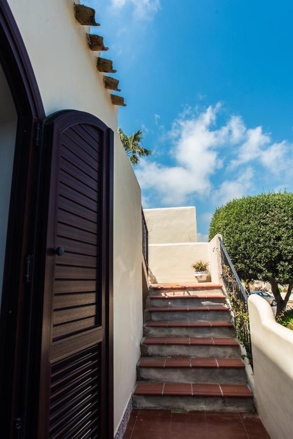 Villa Mediterránea: Spacious Luxury With Sea Views Atamaria
