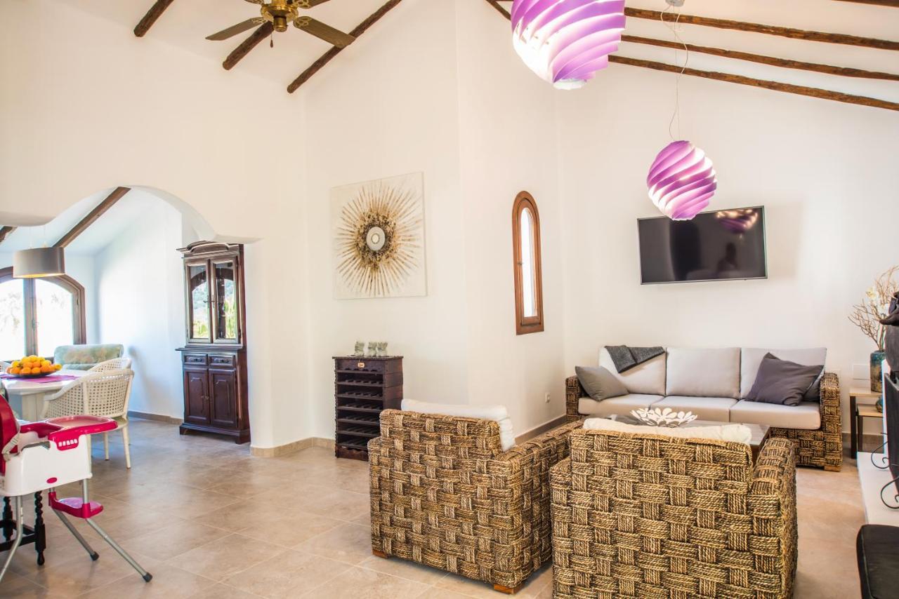 Mediterránea: Spacious Luxury With Sea Views Villa *